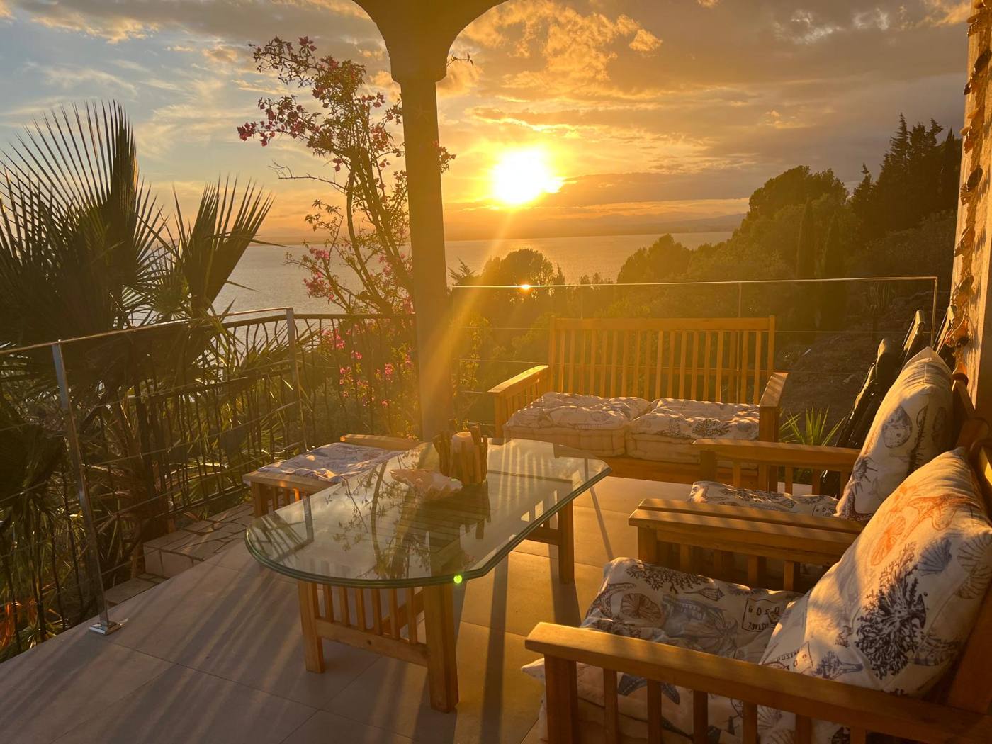 Sonnenuntergang von der Terrassen-Lounge