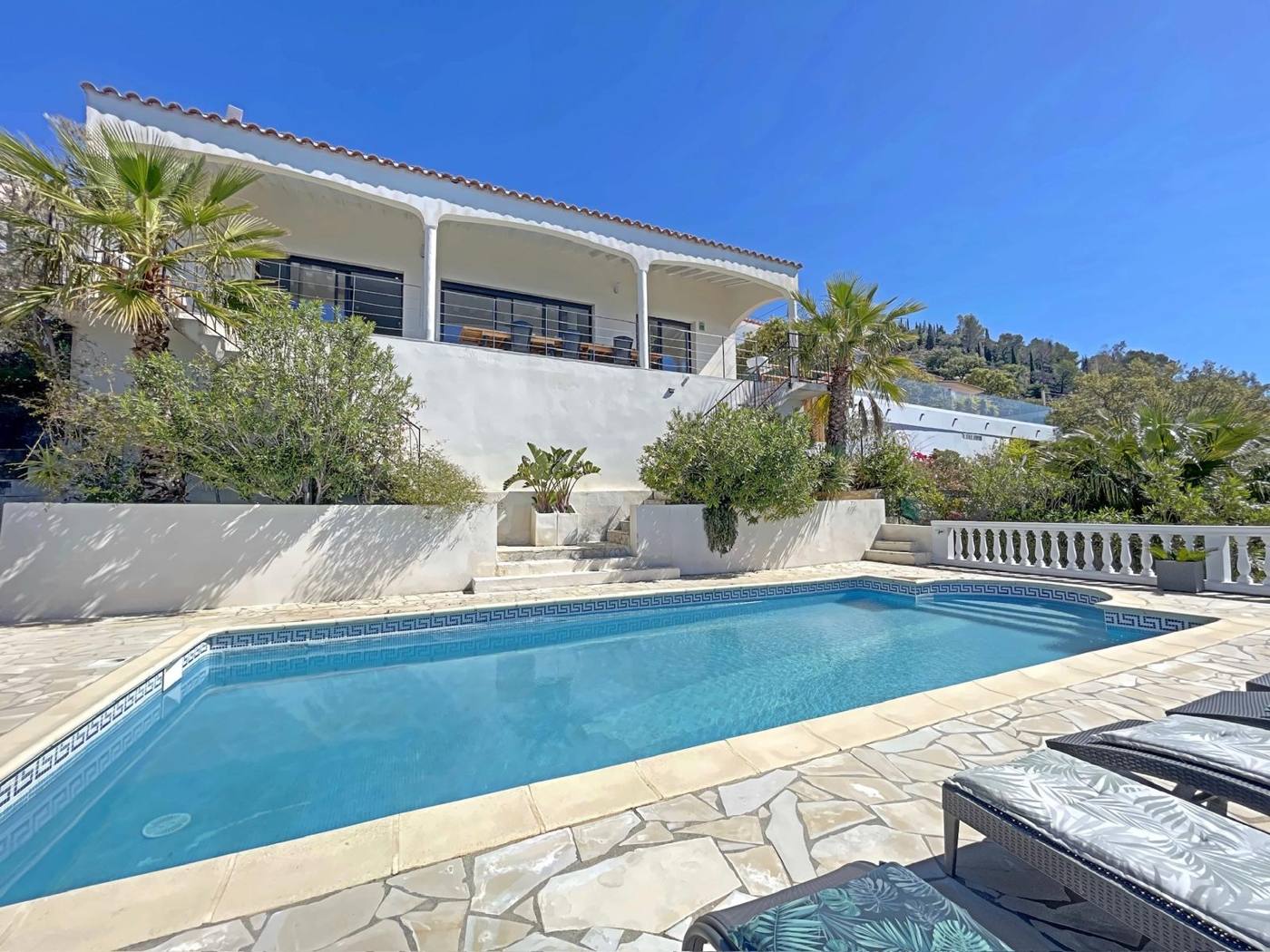 La villa et sa piscine